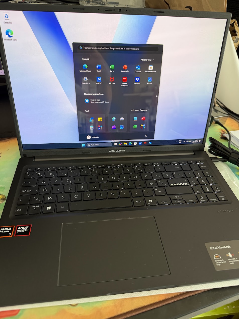 Un nouvel ASUS Vivobook 16 OLED pour une cliente