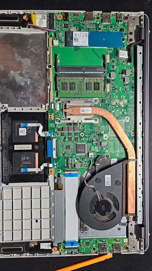 Réparation – Du café sur le PC ? Voici ce qu’il faut faire (et surtout NE PAS faire) par Raugui Informatique
